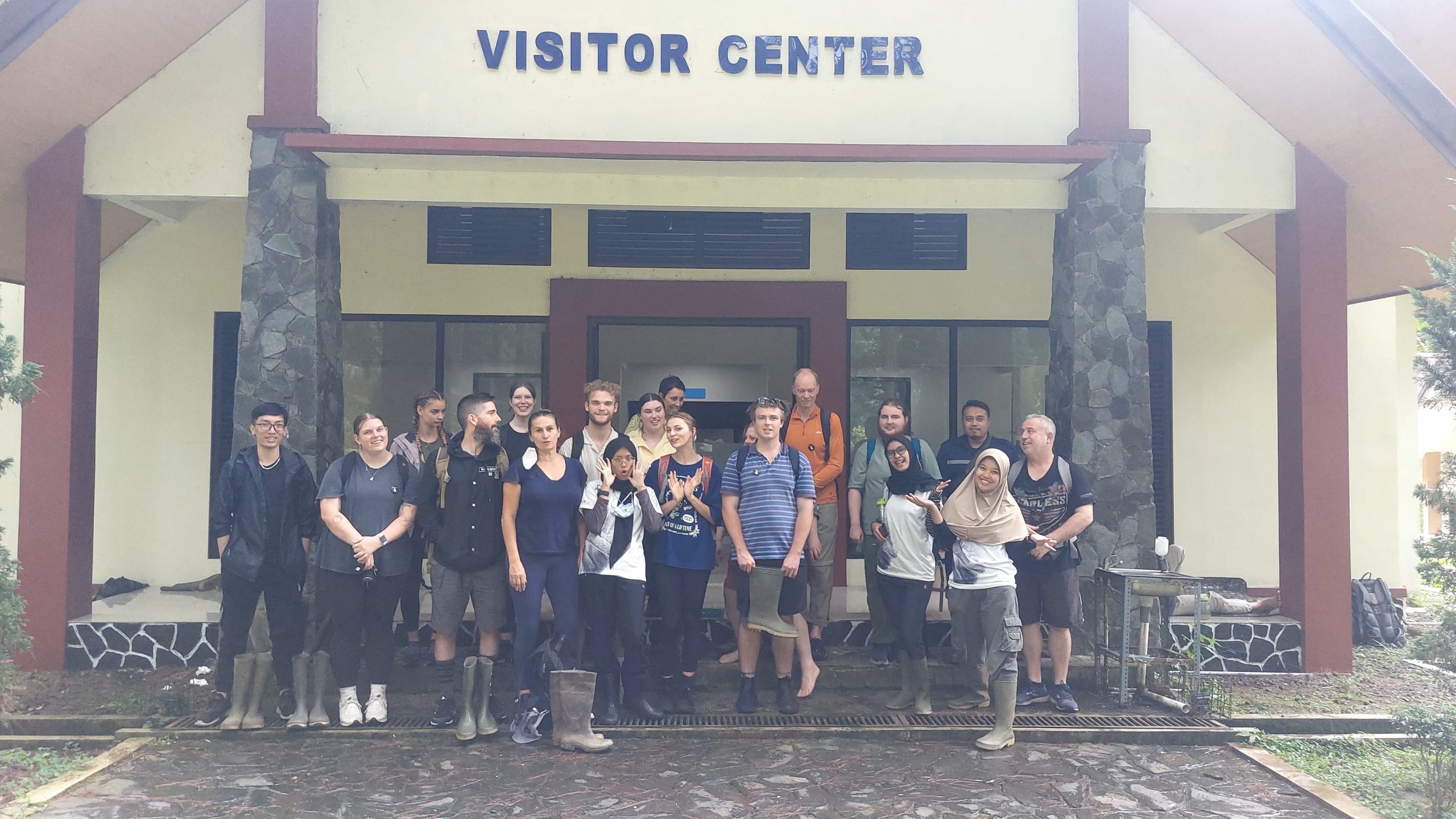 Yayasan KIARA bersama Universitas Tasmania Mengunjungi Pusat Suaka Satwa Elang Jawa