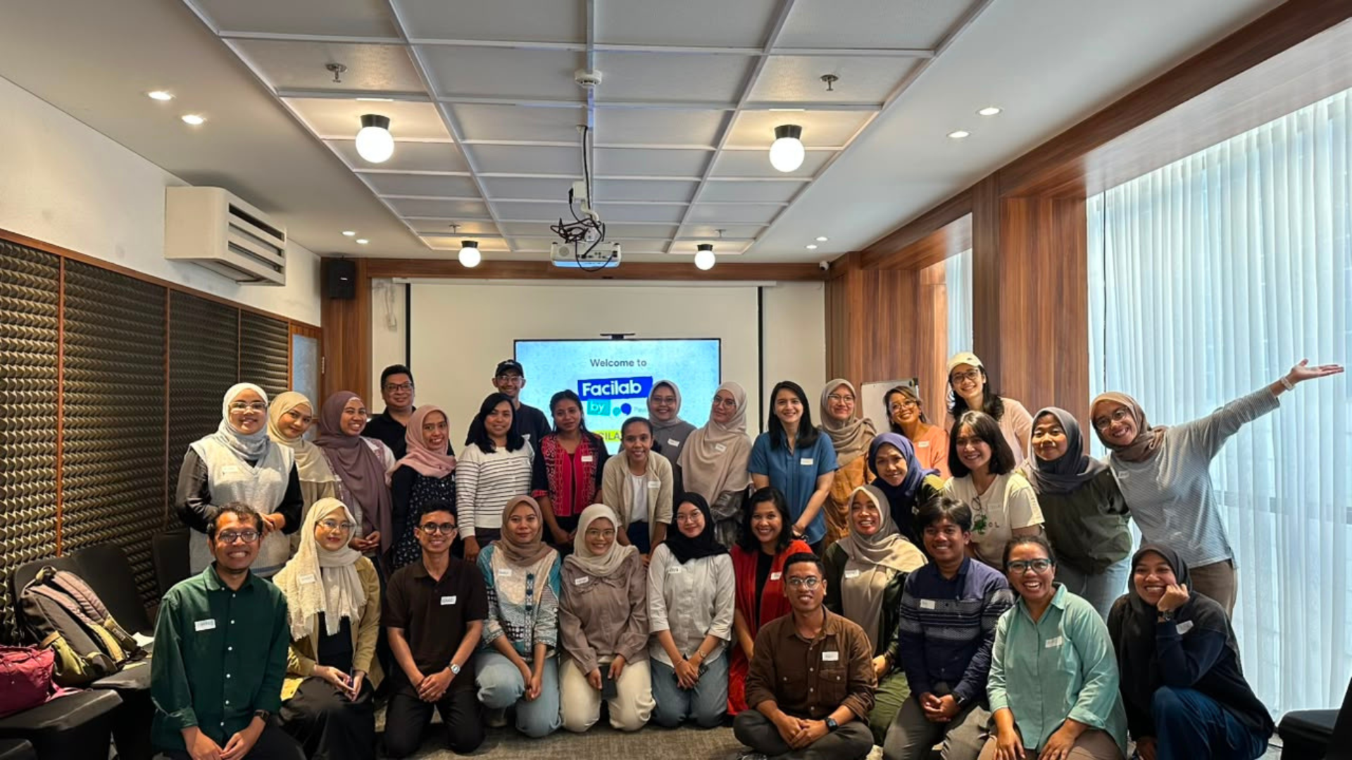 Satu Ruangan, Beragam Cerita bersama Facillab by Pause and Grow: Mempelajari Metode Fishbowl Discussion